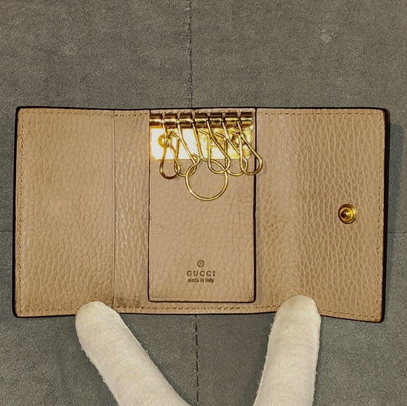 GUCCI GG MARMONT BI-COLOR KEYCASE BLUSH LEATHER & BEIGE MONOGRAM SUPREME CANVAS - Picture 2 of 14